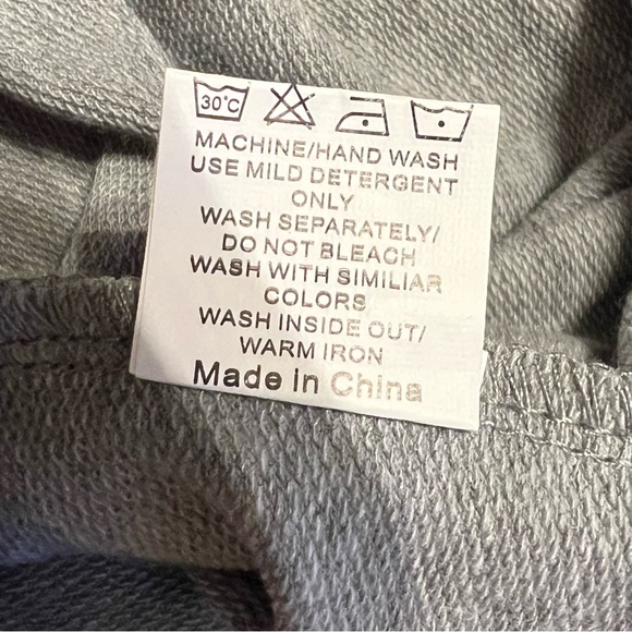 NWOT
Merry - lightweight women’s gray sweatshirt size 2x - Picture 5 of 8